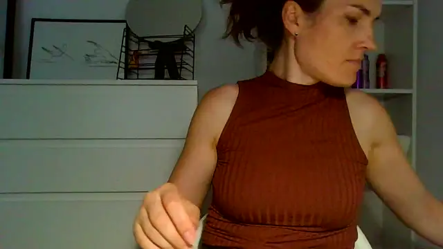 Ms-Lust1-'s Live Chat Room