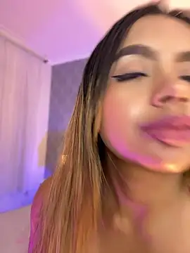 غرفة دردشة Mistyca المباشرة