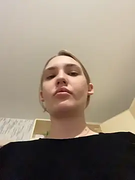 Holly_Molii's Live Chat Room