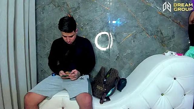 Sala de chat ao vivo de Yourslust_
