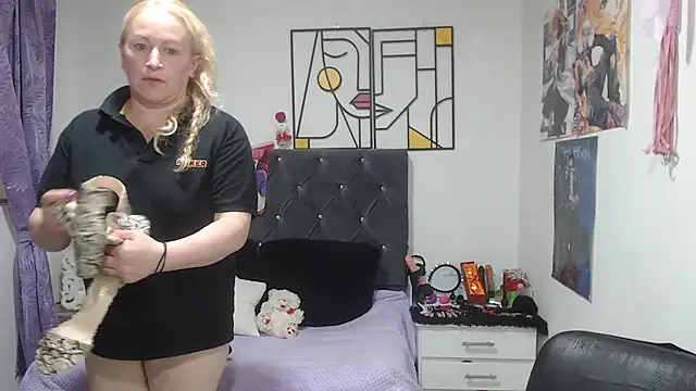 Živá chatovací místnost emperabigbootybigass