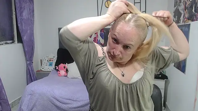 emperabigbootybigass élő chatszobája