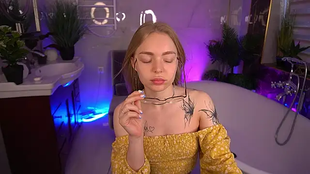 EmilySunshineS Adlı Modelin Canlı Sohbet Odası