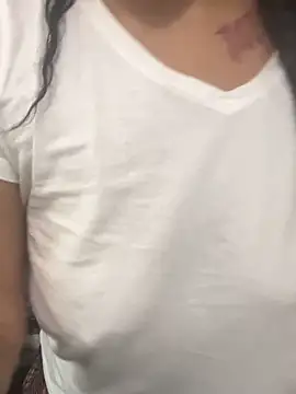 Desirae_Luciano Adlı Modelin Canlı Sohbet Odası