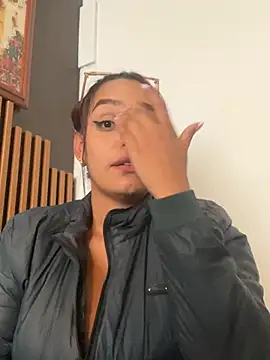 Phòng Chat Trực Tiếp Sara-77