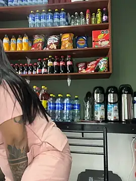 Sara-77 Adlı Modelin Canlı Sohbet Odası