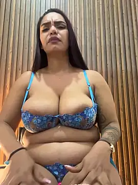 Sara-77 Adlı Modelin Canlı Sohbet Odası
