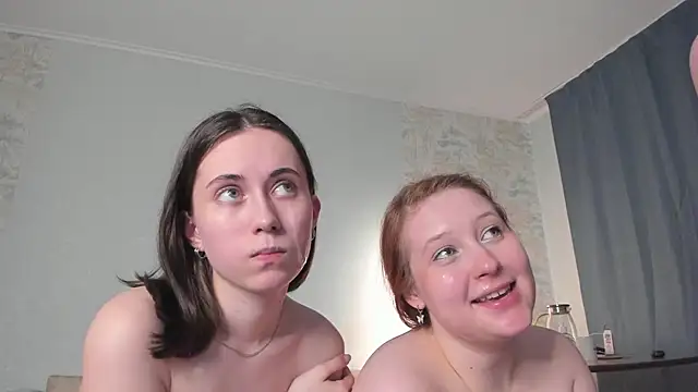 couple_of_kittens_'s Live Chat Room