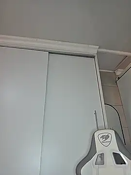Chat soba uživo modela Zee_Online