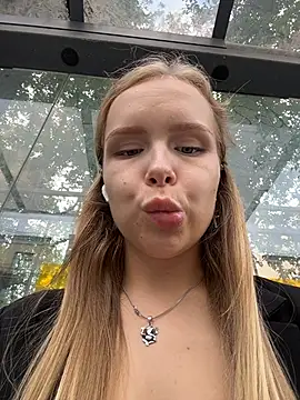 Liza_riskyn Live-seksikameraesitys