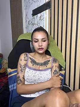 Kate_99 Adlı Modelin Canlı Sohbet Odası
