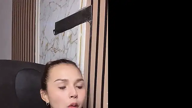 Kate_99 Adlı Modelin Canlı Sohbet Odası