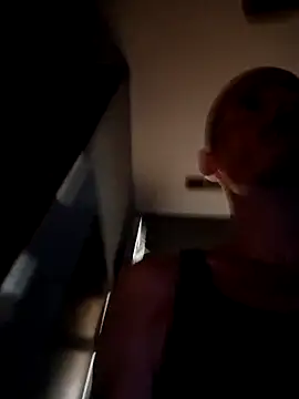 DaddyAndSplashQueen's Live Chat Room