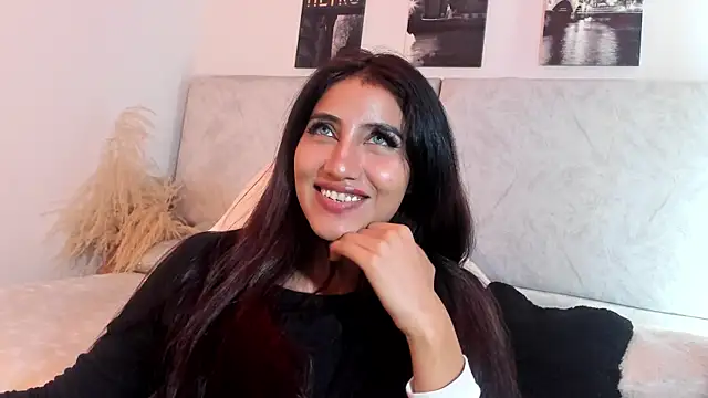 Pokój czatu na żywo – naomiii__