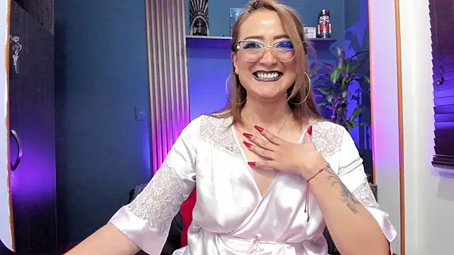 AdeleMourfg – live chatrum