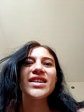 Virgin_Pussy_Love Adlı Modelin Canlı Sohbet Odası