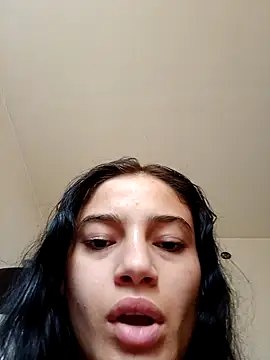 Virgin_Pussy_Love Adlı Modelin Canlı Sohbet Odası