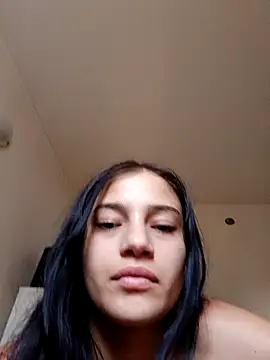 Virgin_Pussy_Love Adlı Modelin Canlı Sohbet Odası