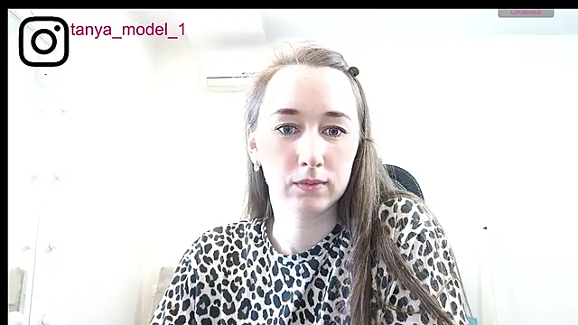Sala de chat en directo de --Model--2