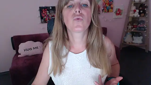Hot_Milady Adlı Modelin Canlı Sohbet Odası