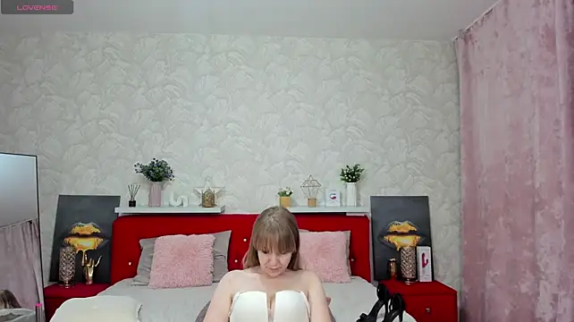KattyPeachX's Webcam Show