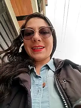 Mia_Love-3n Live chat-huone