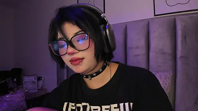Kitty_Gang Adlı Modelin Canlı Sohbet Odası