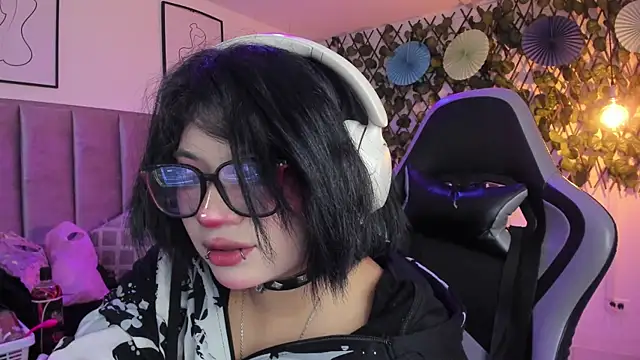 Kitty_Gang Adlı Modelin Canlı Sohbet Odası