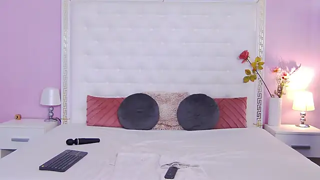 Phòng Chat Trực Tiếp Lenna_Paul