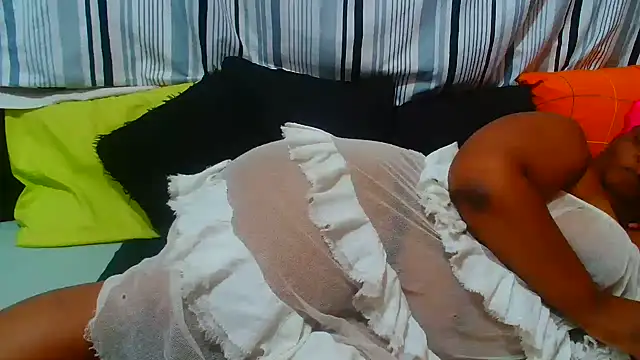 AfricanBigAssxx98 Adlı Modelin Canlı Sohbet Odası