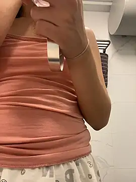 Liliya-77 现场聊天室