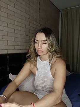 Loly_Horny's Live Chat Room