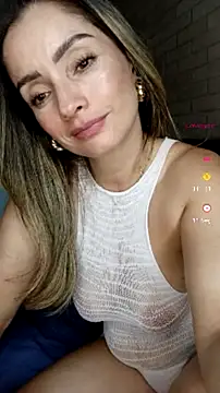 Loly_Horny's Live Chat Room