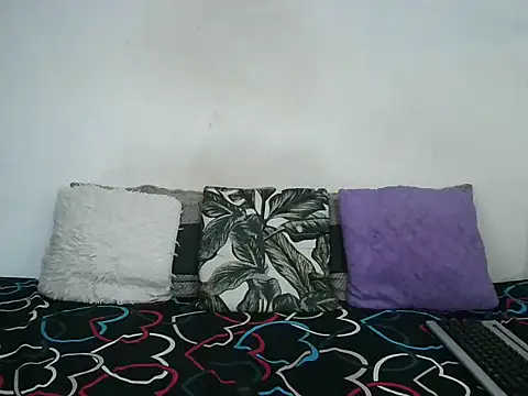 Thickqueenxxx's Live Chat Room
