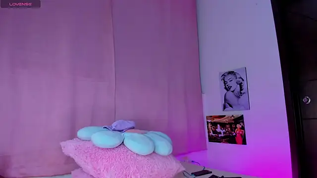 חדר צ'אט בשידור חי של tellmebri