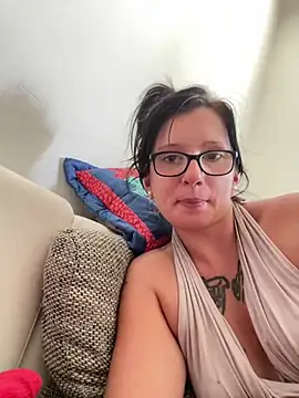 Seks show uživo modela marketatomas na kameri