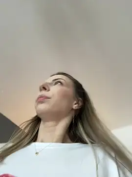 Mia_Ethan's Live Chat Room