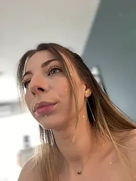 Mia_Ethan Adlı Modelin Canlı Sohbet Odası