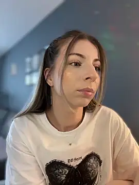Mia_Ethan Adlı Modelin Canlı Sohbet Odası