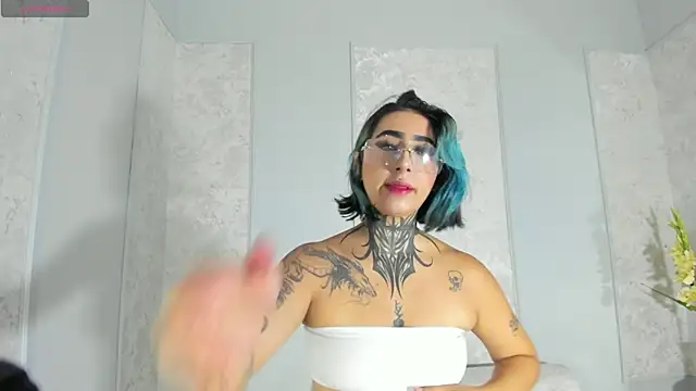 Alahia_Dangelo Adlı Modelin Canlı Sohbet Odası