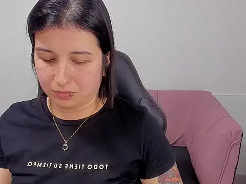 Adaline_69 Adlı Modelin Canlı Sohbet Odası