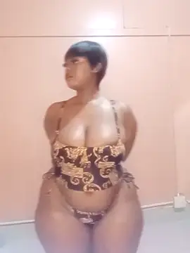 Luciouslips00 Adlı Modelin Canlı Sohbet Odası