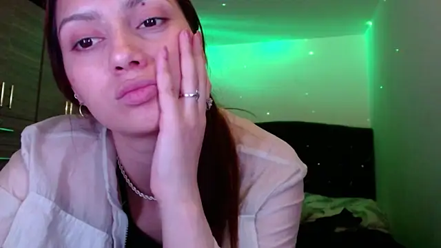 holy_juli Live chatroom
