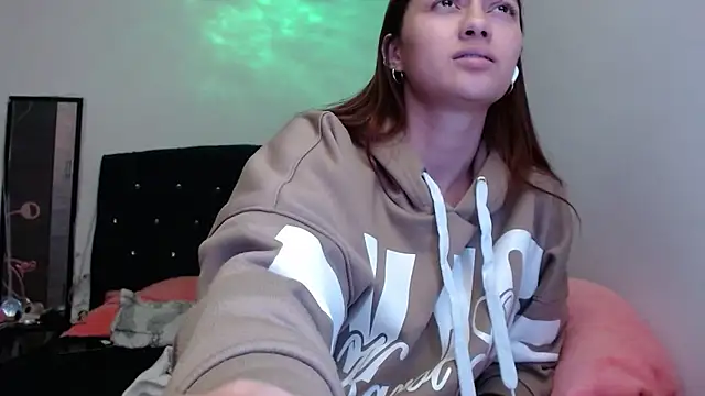 holy_juli's Live Chat Room