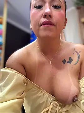 VIOLETA-25_ 现场聊天室