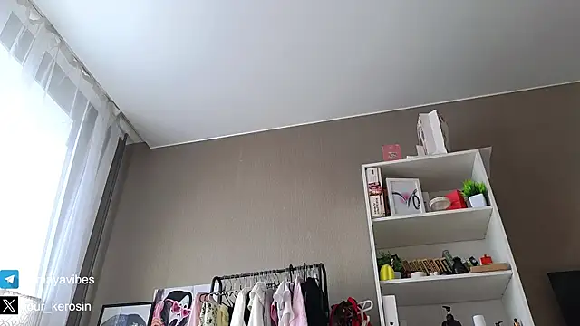 Maya_Rave Live Chatraum