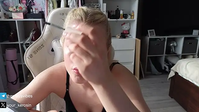 Maya_Rave Live Chatrum