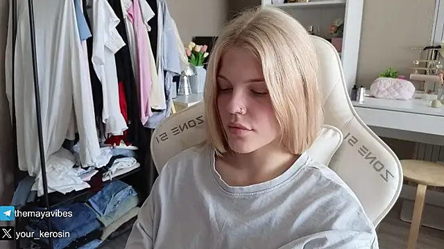 Maya_Rave Live chatroom