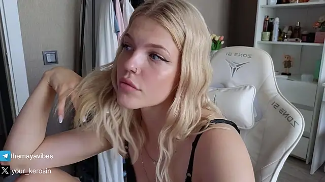 Maya_Rave Adlı Modelin Canlı Sohbet Odası