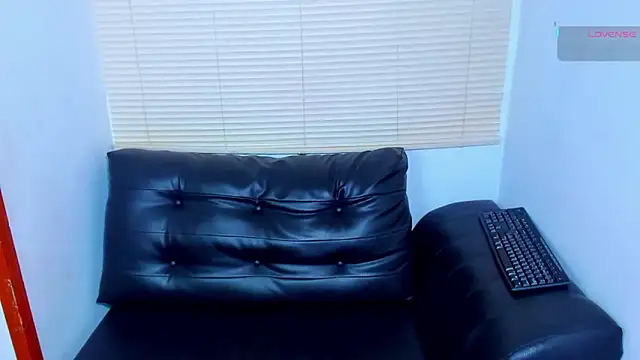 Chat soba uživo modela _EbonyGoddess